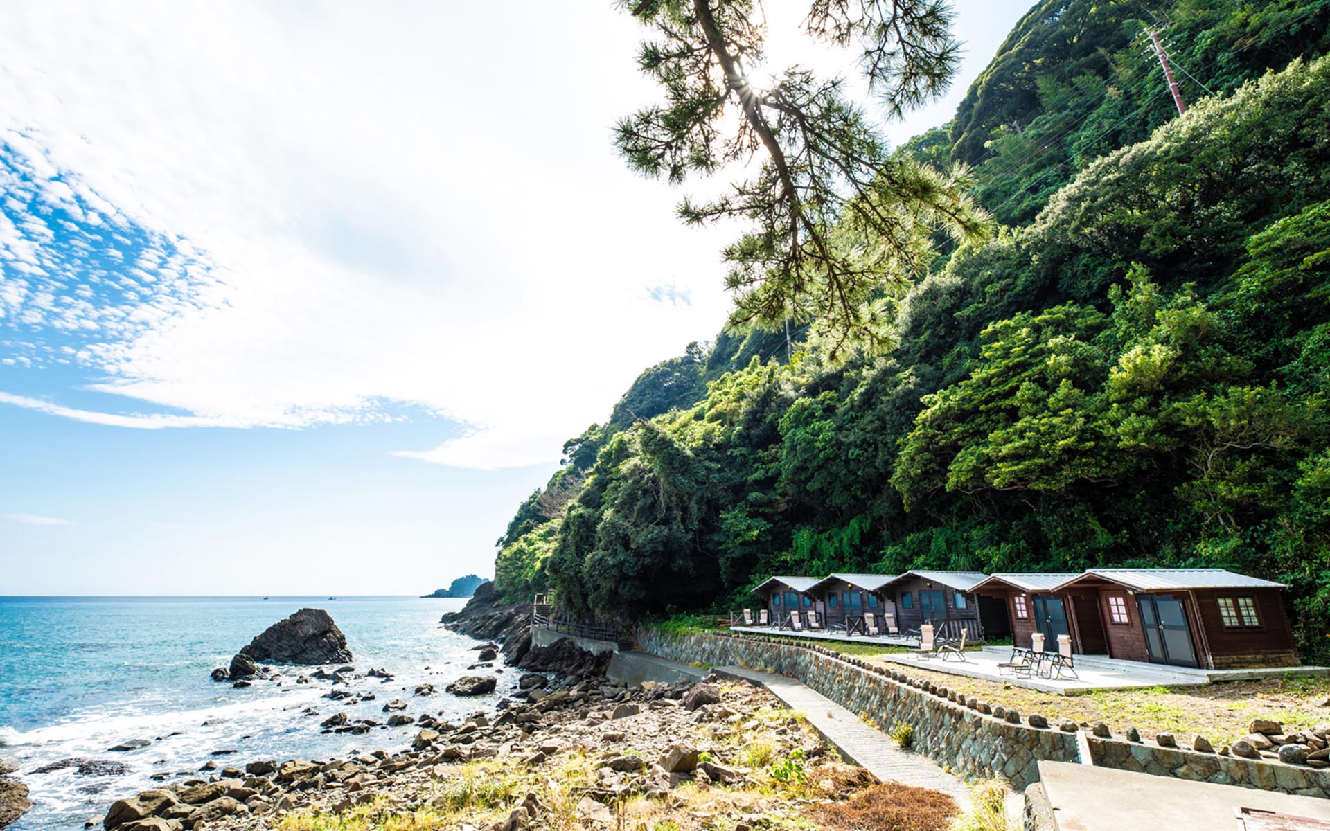 伊豆七島を一望できる相模湾・駿河湾に面したリゾート施設KAWAZU BEACH HOUSE BLUE MOON